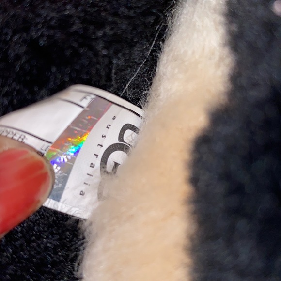 UGG Rylan Slippers - Picture 7 of 8